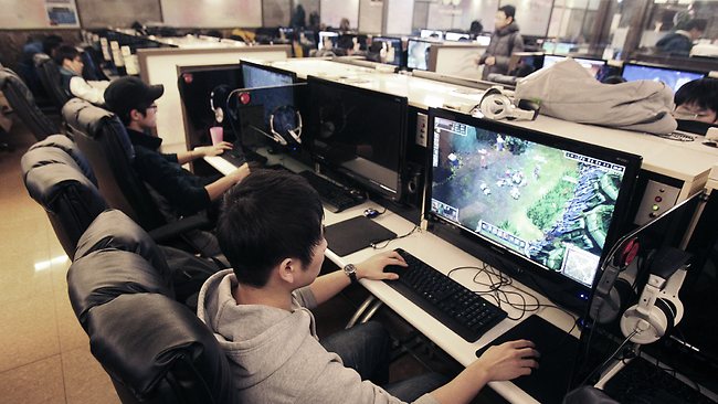 Professional Online Gaming: Is it an actual job? - Identity Magazine